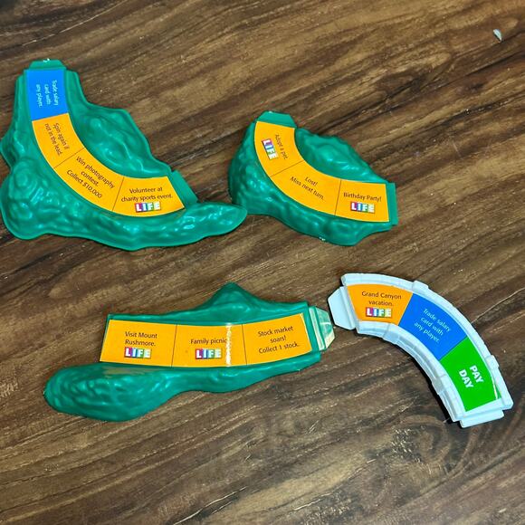 Game of Life 4 Replacement Pieces Parts Mountains Roads 3 Green 1 White 2005 - Picture 2 of 6